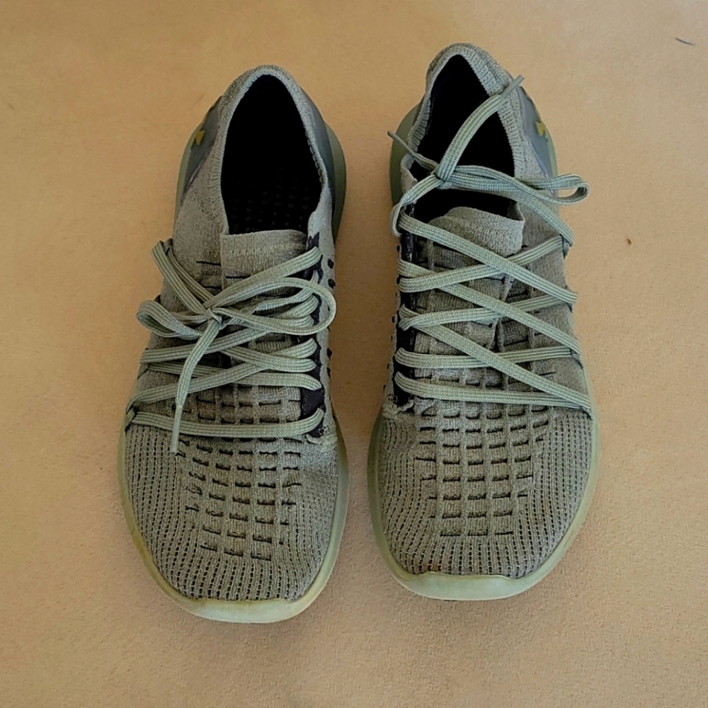 Under armor green running shoes men's 7.5